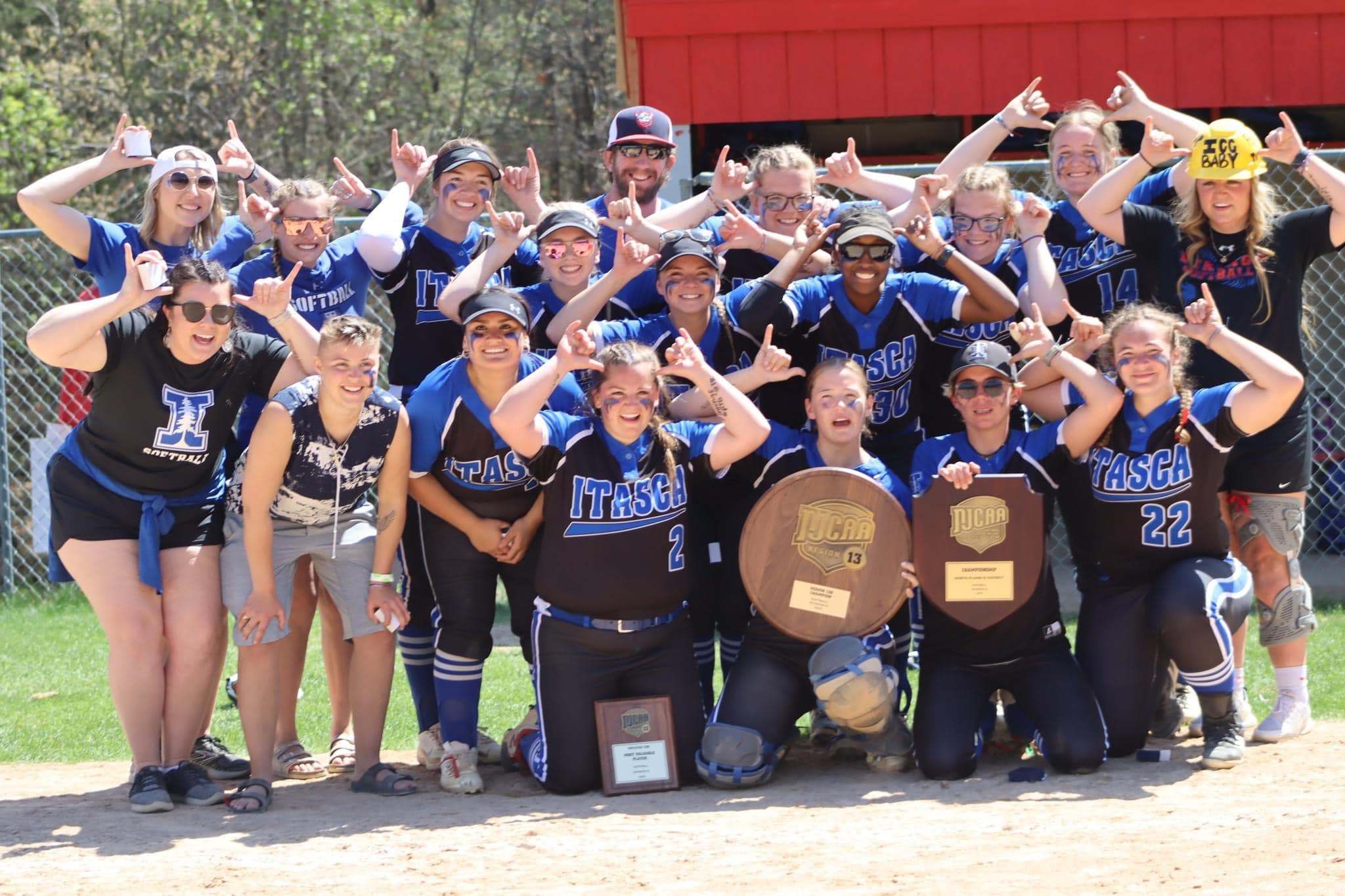 Itasca Vikings Softball team qualifies for the honor of playing for a National Championship